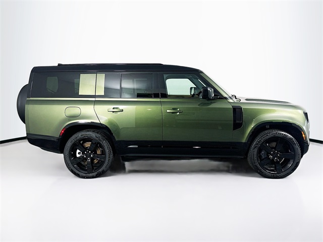 2026 Land Rover Defender 130 X-Dynamic SE photo 4