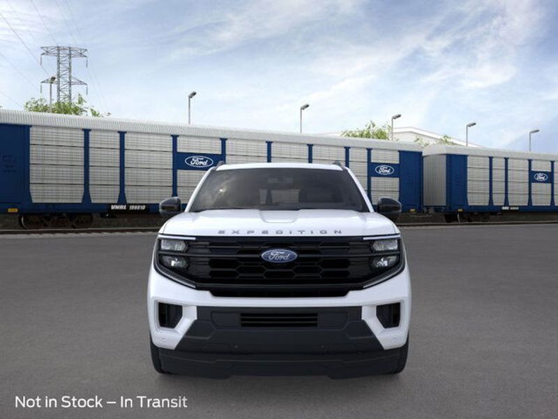 2025 Ford Expedition photo 4