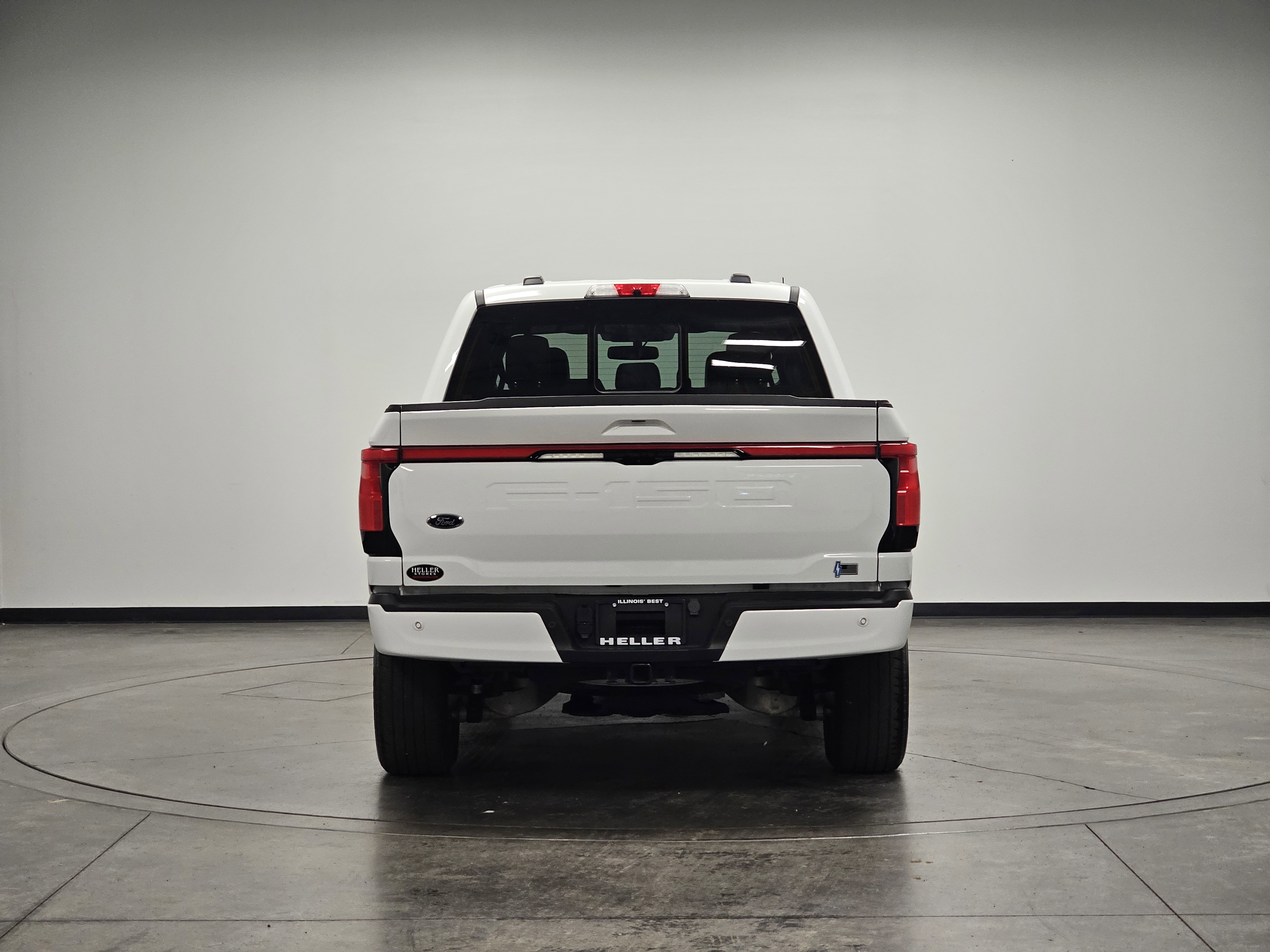 2023 Ford F-150 Lightning Lariat photo 3
