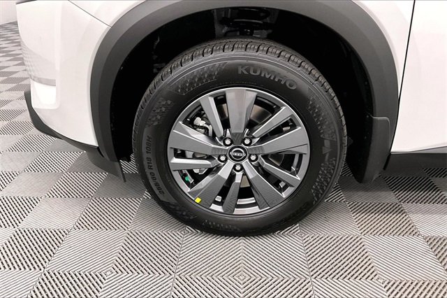 2025 Nissan Pathfinder SV photo 11