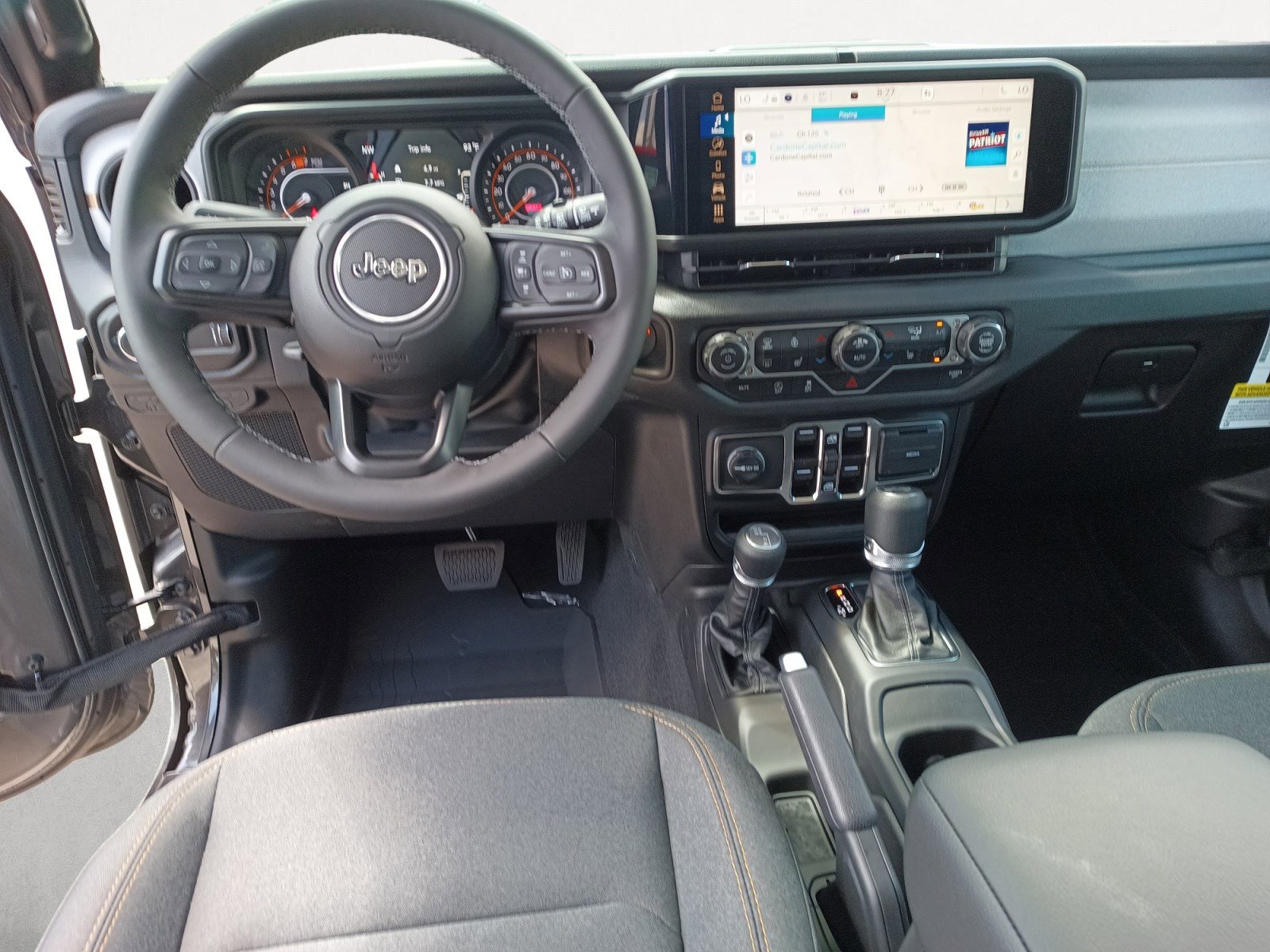 2025 Jeep Wrangler photo 3