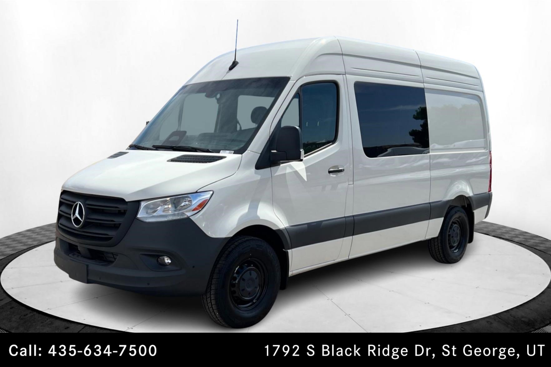 2025 Mercedes-Benz Sprinter Crew Van Base's photo