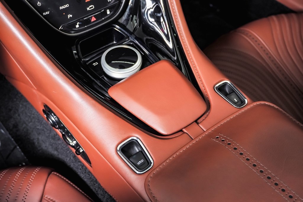 2021 Aston Martin DB11 AM5 photo 30