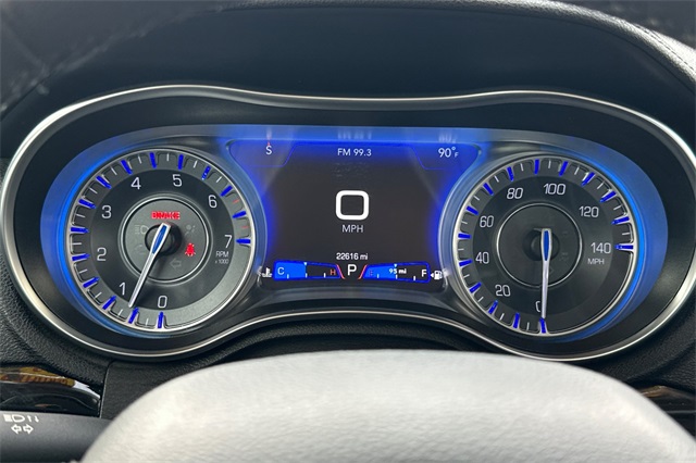 2023 Chrysler 300 Touring L photo 23