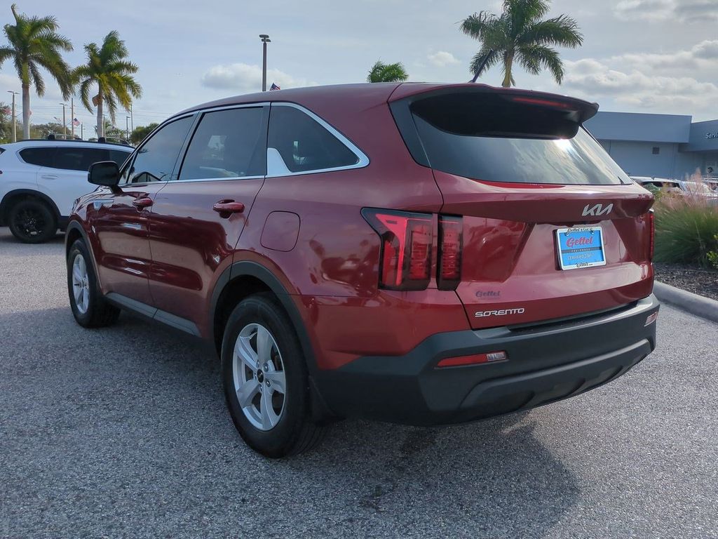 2023 Kia Sorento LX photo 4