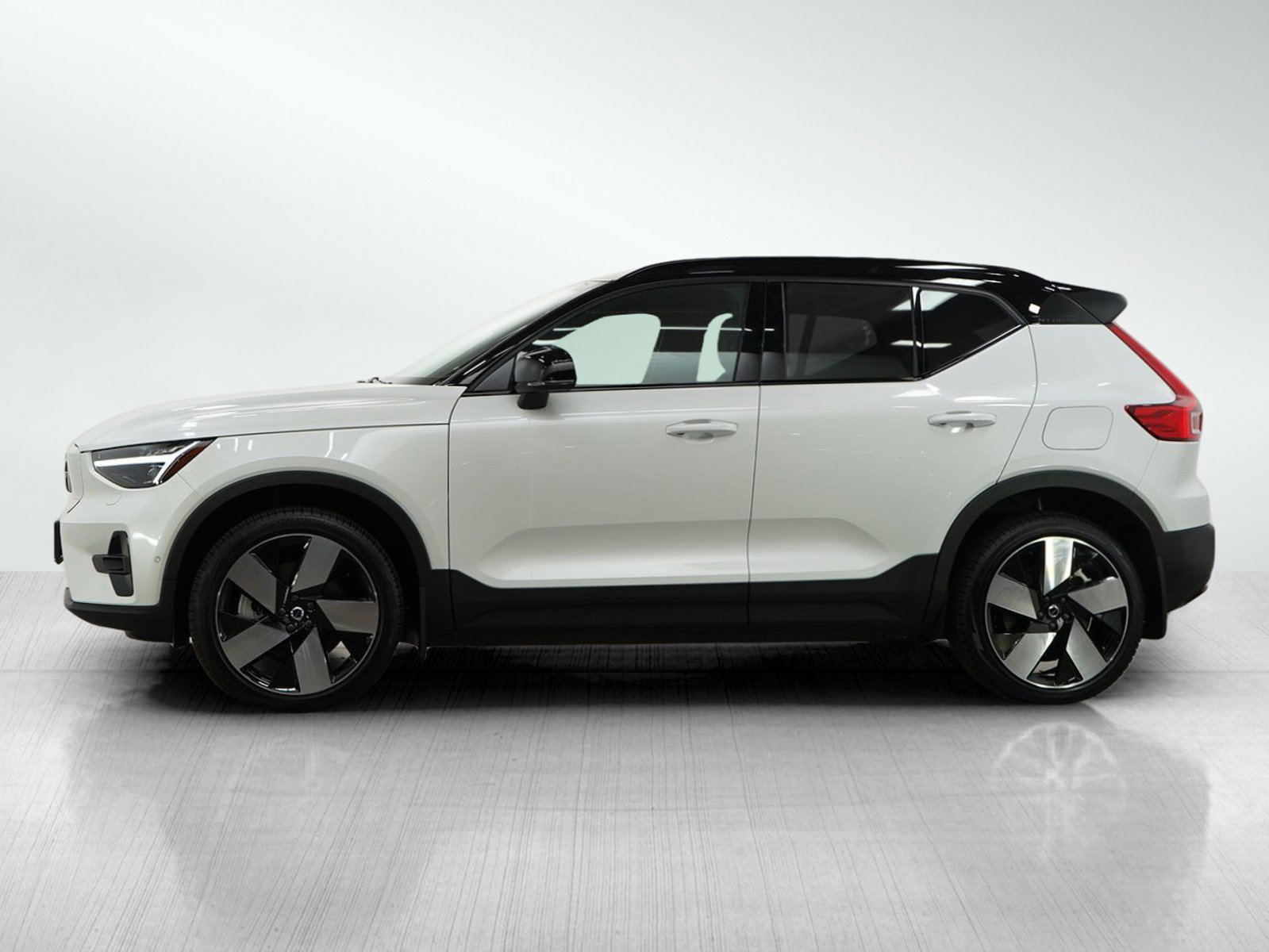 Used 2023 Volvo XC40 Ultimate with VIN YV4ED3UM9P2082282 for sale in Hopkins, Minnesota