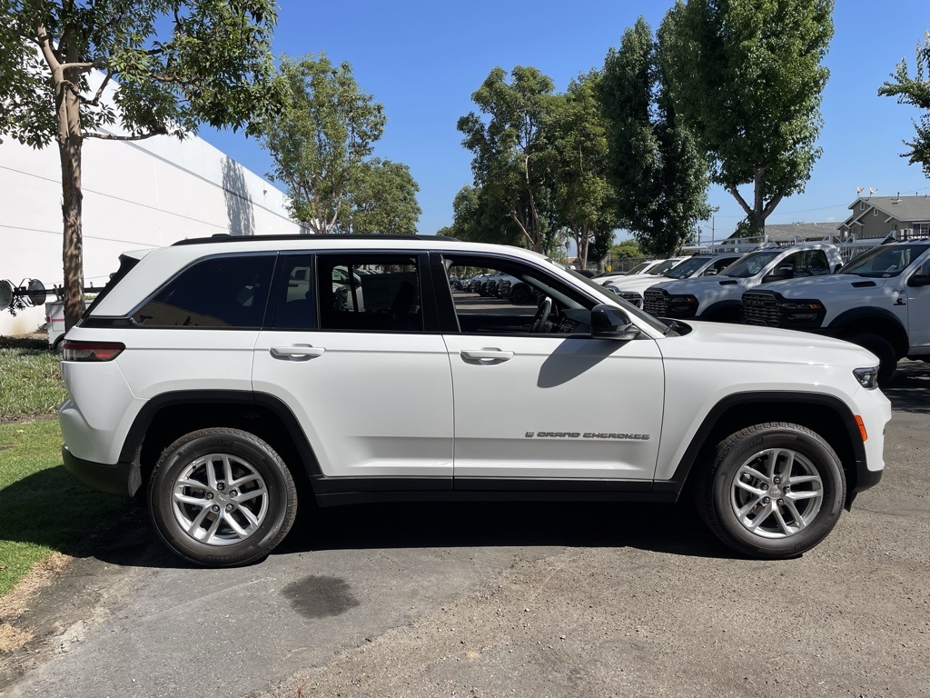 2025 Jeep Grand Cherokee Laredo X photo 6