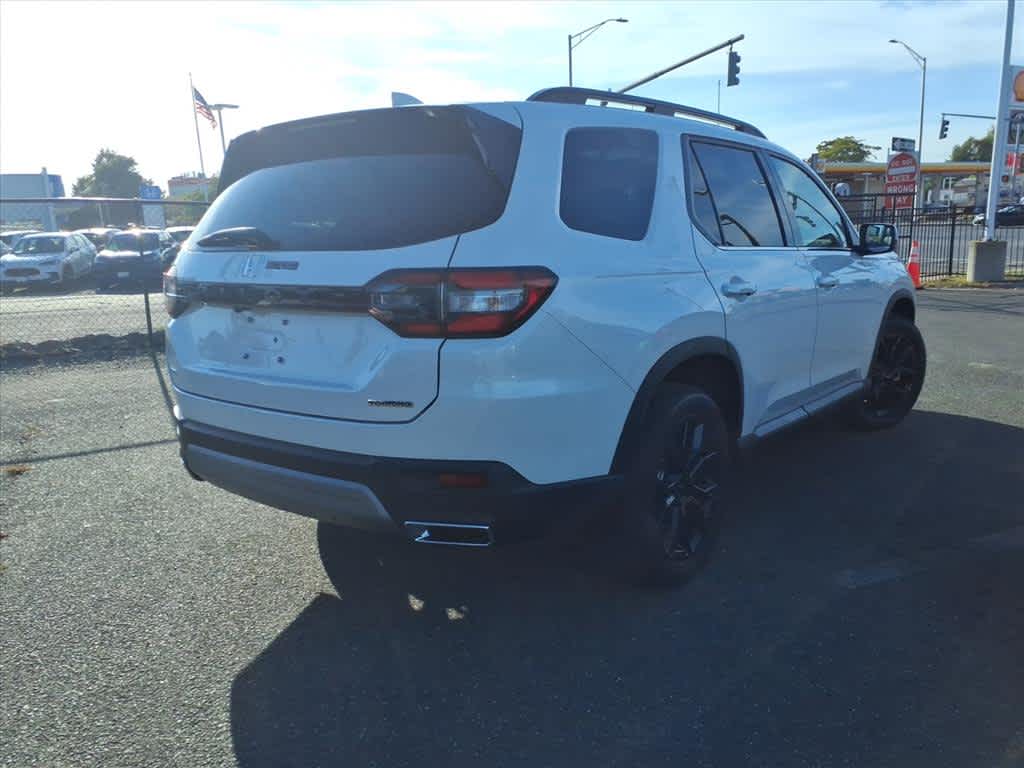 2025 Honda Pilot Touring photo 3