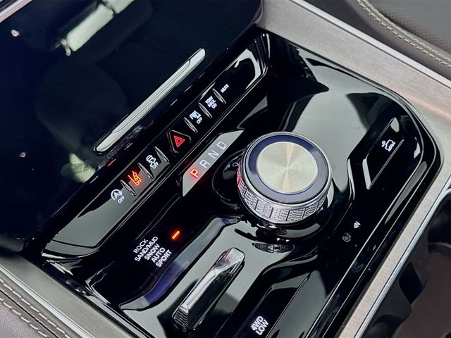 2025 Jeep Wagoneer L Series II Carbide photo 16