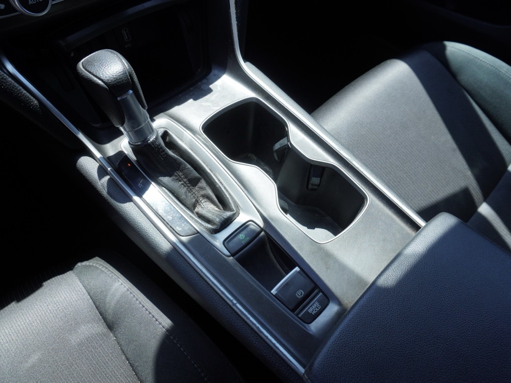 2019 Honda Accord LX photo 16