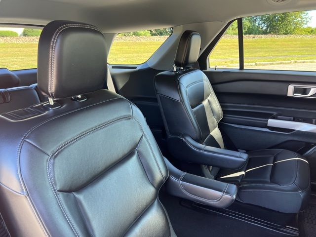 2023 Ford Explorer XLT photo 31