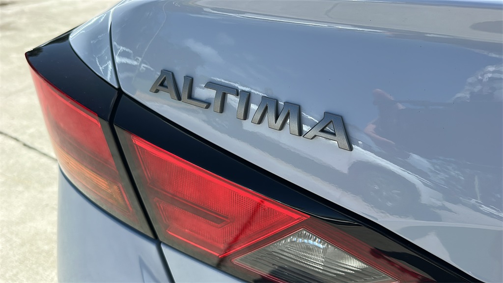 2024 Nissan Altima 2.5 SR photo 9