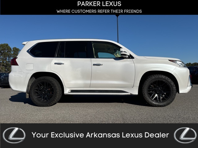 2019 Lexus LX 570's photo