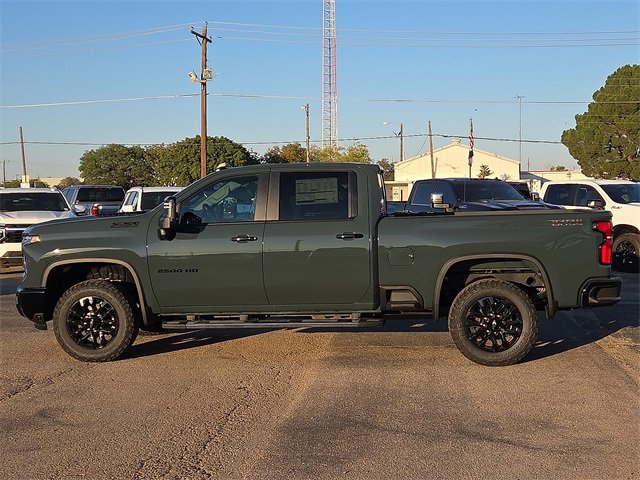 2026 Chevrolet Silverado 2500HD LT photo 2