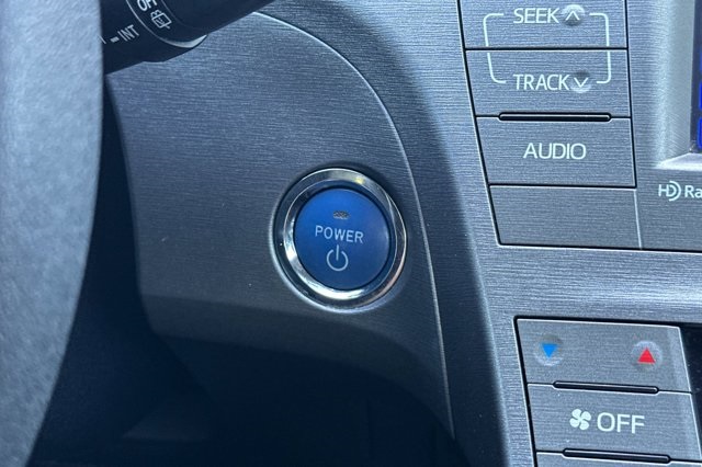 2015 Toyota Prius Three photo 21