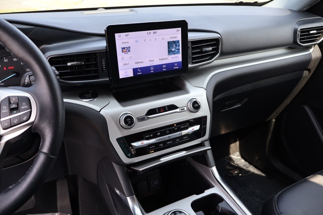 2022 Ford Explorer XLT photo 17