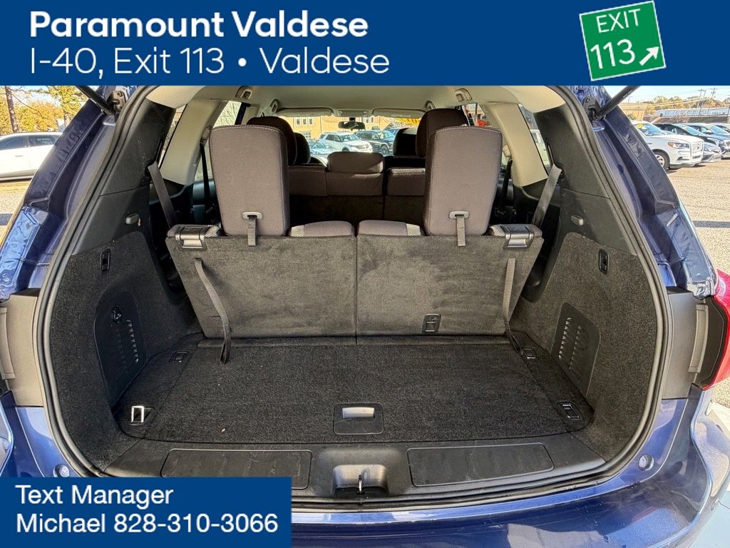 2019 Nissan Pathfinder S photo 2