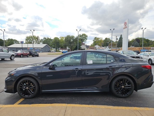 2026 Toyota Camry SE photo 6