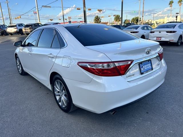 2017 Toyota Camry XLE photo 5