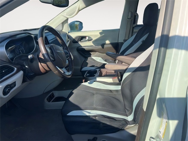 2017 Chrysler Pacifica Touring L photo 8