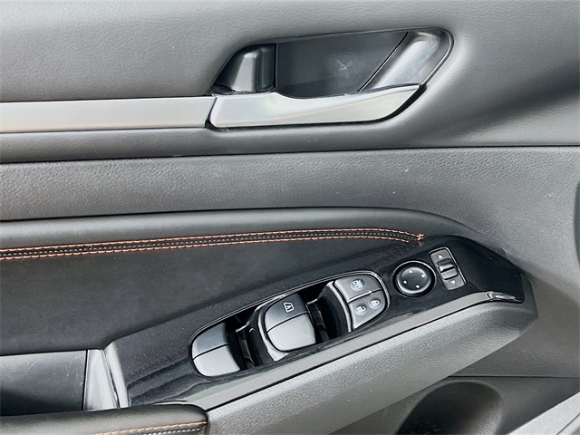 2023 Nissan Altima 2.5 SR photo 9