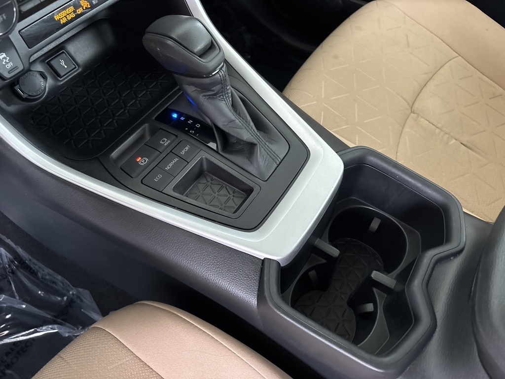 2022 Toyota RAV4 XLE photo 19