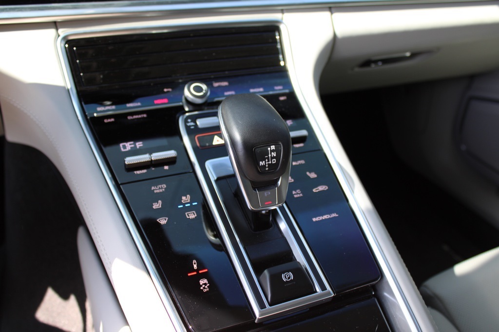 2023 Porsche Panamera E-Hybrid 4 photo 21