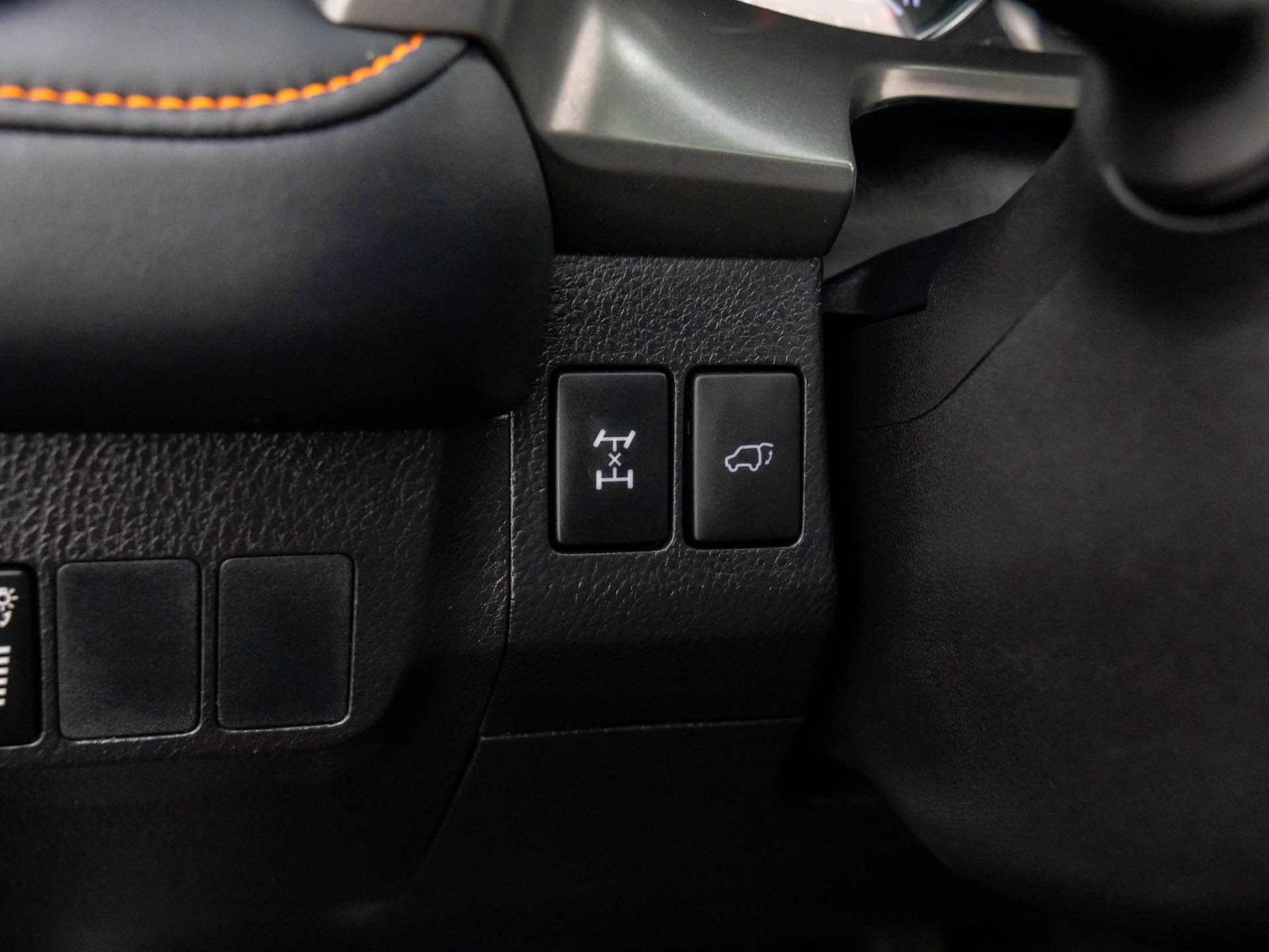 2016 Toyota RAV4 SE photo 16