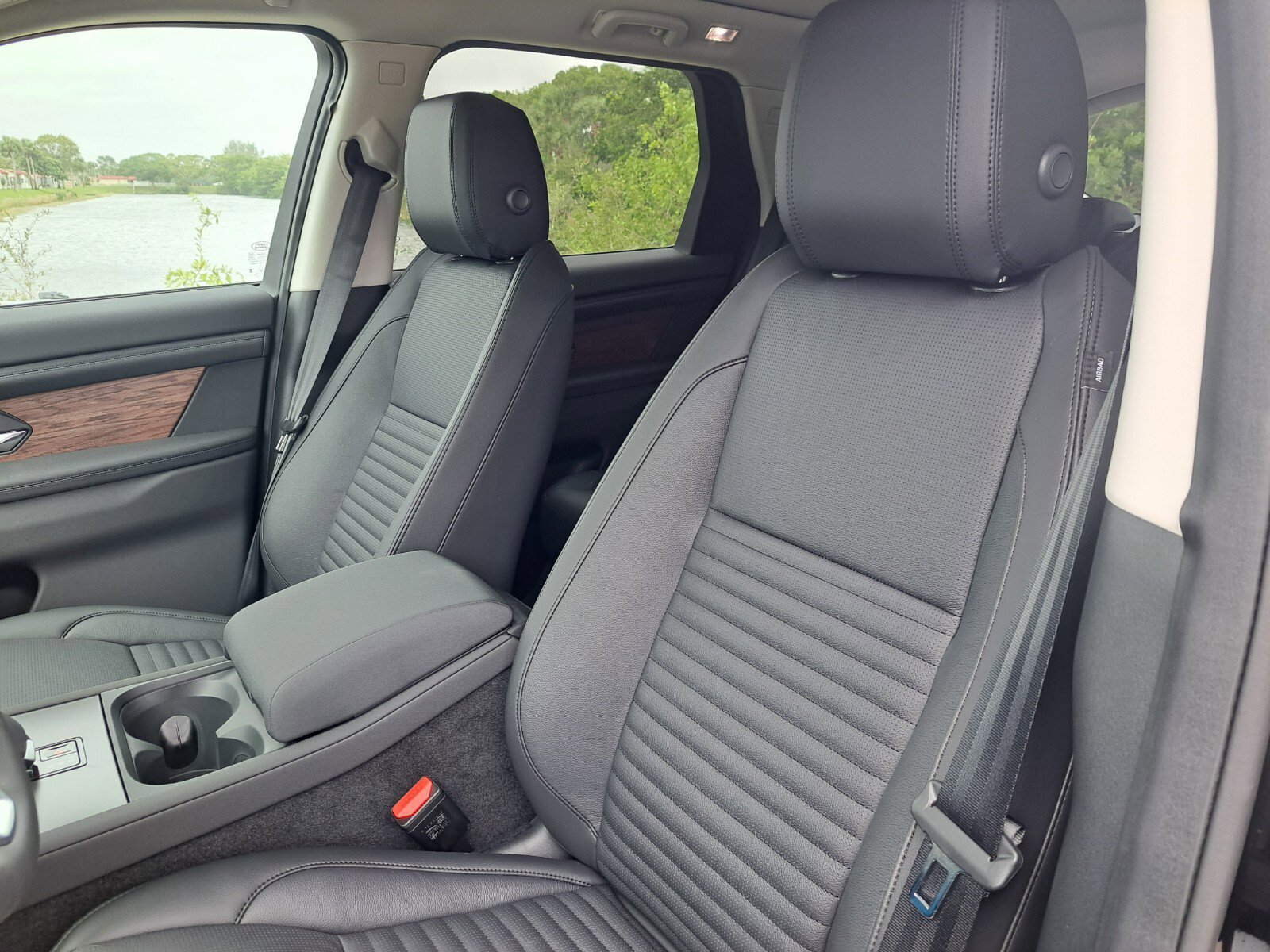 2025 Land Rover Discovery Sport S photo 7