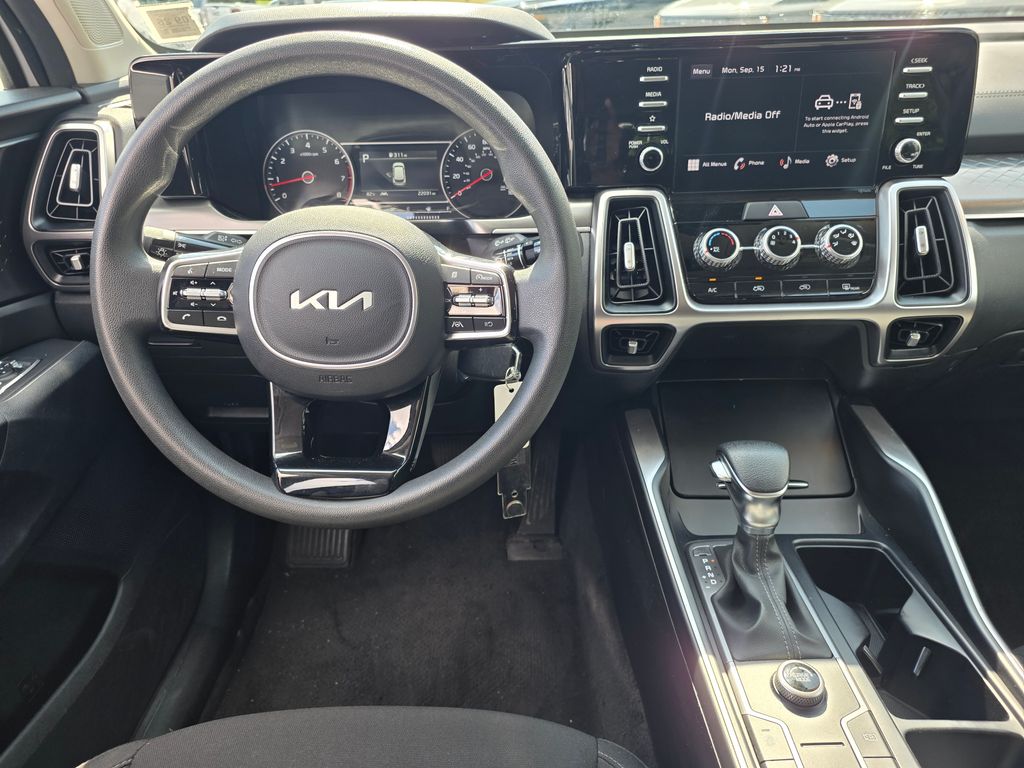 2022 Kia Sorento LX photo 7
