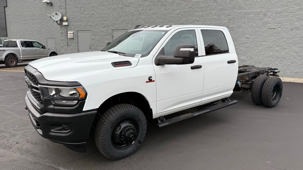 2024 Ram 3500 Tradesman photo 3