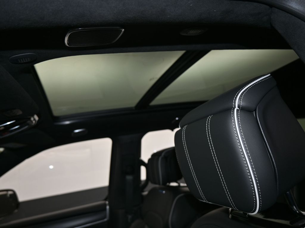 2024 Jeep Grand Wagoneer L II photo 8