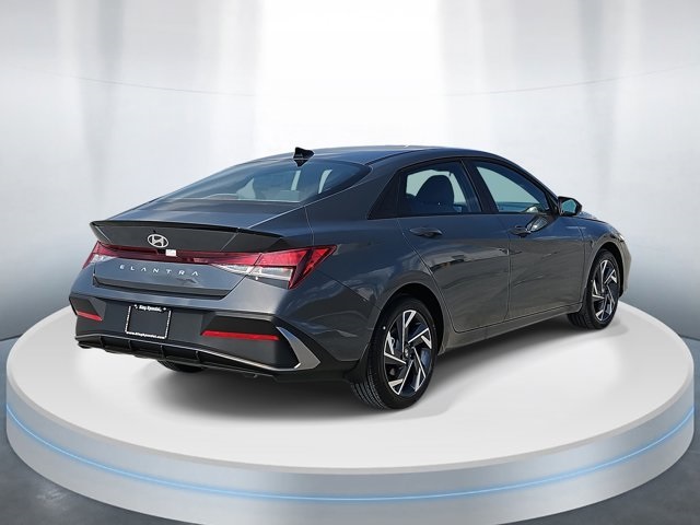 2025 Hyundai Elantra SEL Sport photo 4