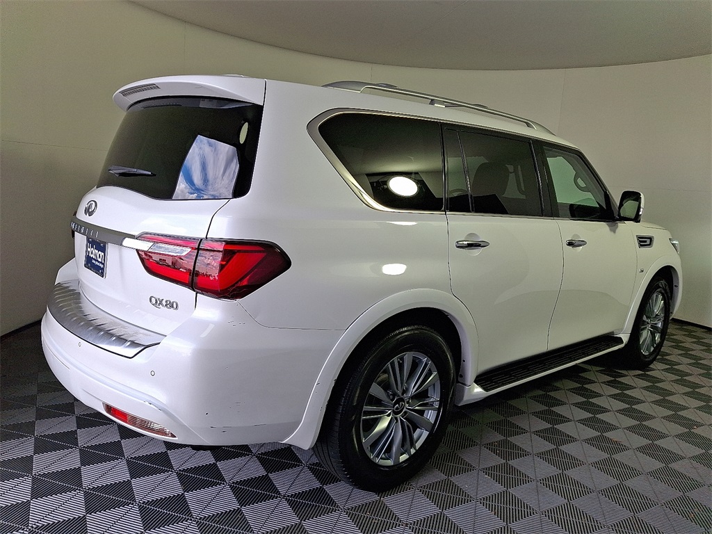 2019 Infiniti QX80 Luxe photo 4