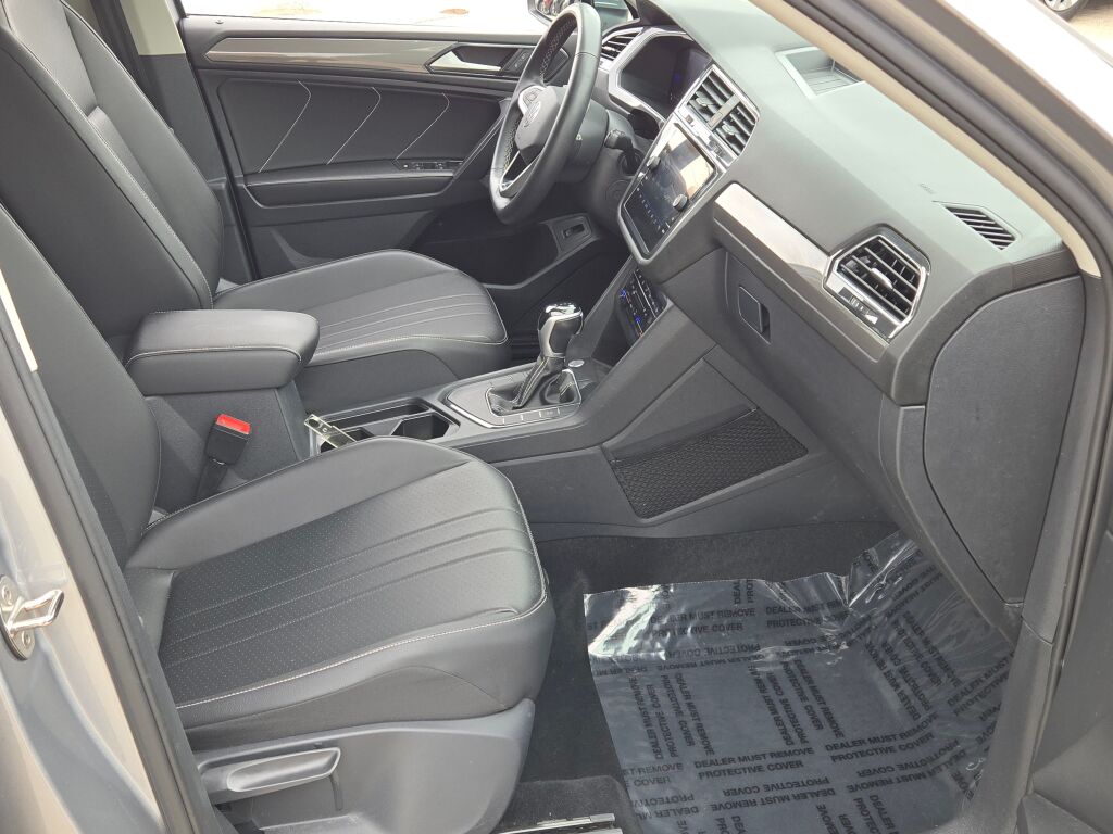 2022 Volkswagen Tiguan SE photo 3