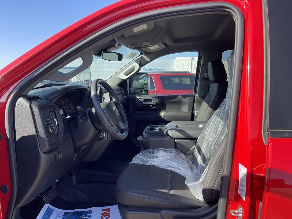 2025 Chevrolet Silverado 3500HD photo 6