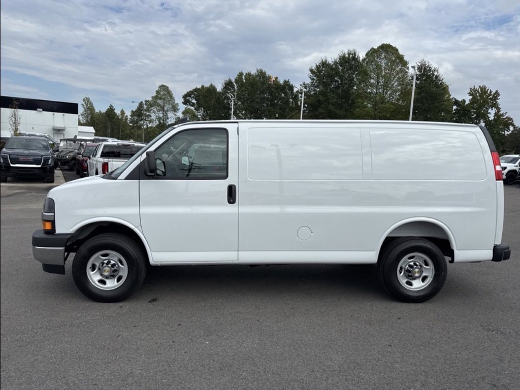 2025 Chevrolet Express Cargo 2500 photo 2