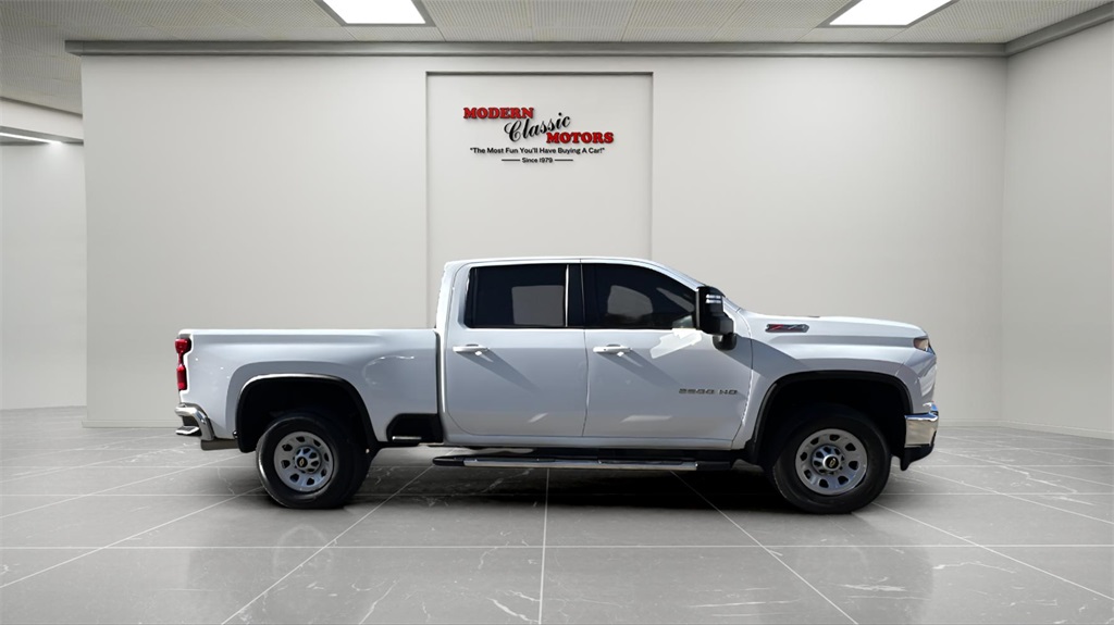 2023 Chevrolet Silverado LT photo 8