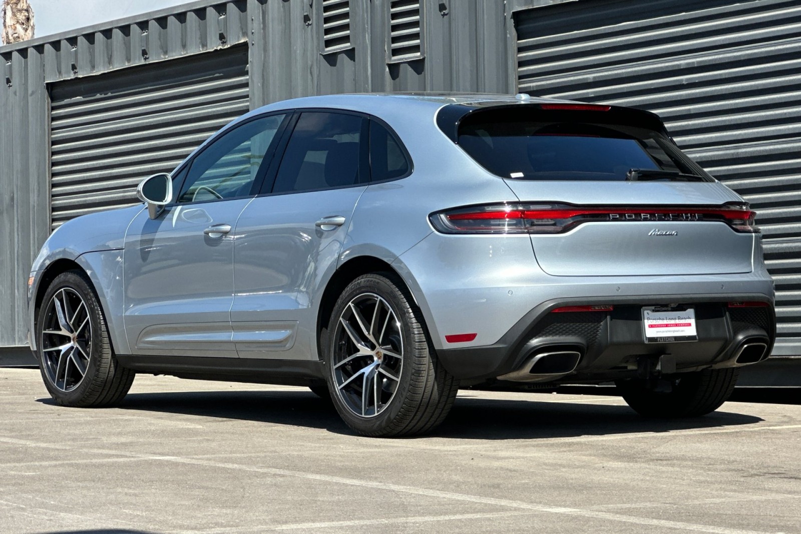 2023 Porsche Macan T photo 3