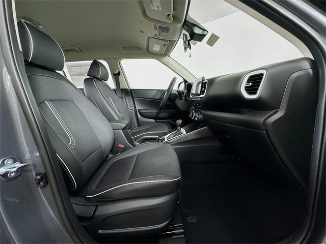 2025 Hyundai Venue Limited photo 35