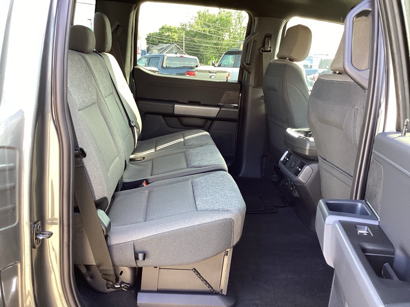 2025 Ford F-150 XLT photo 13
