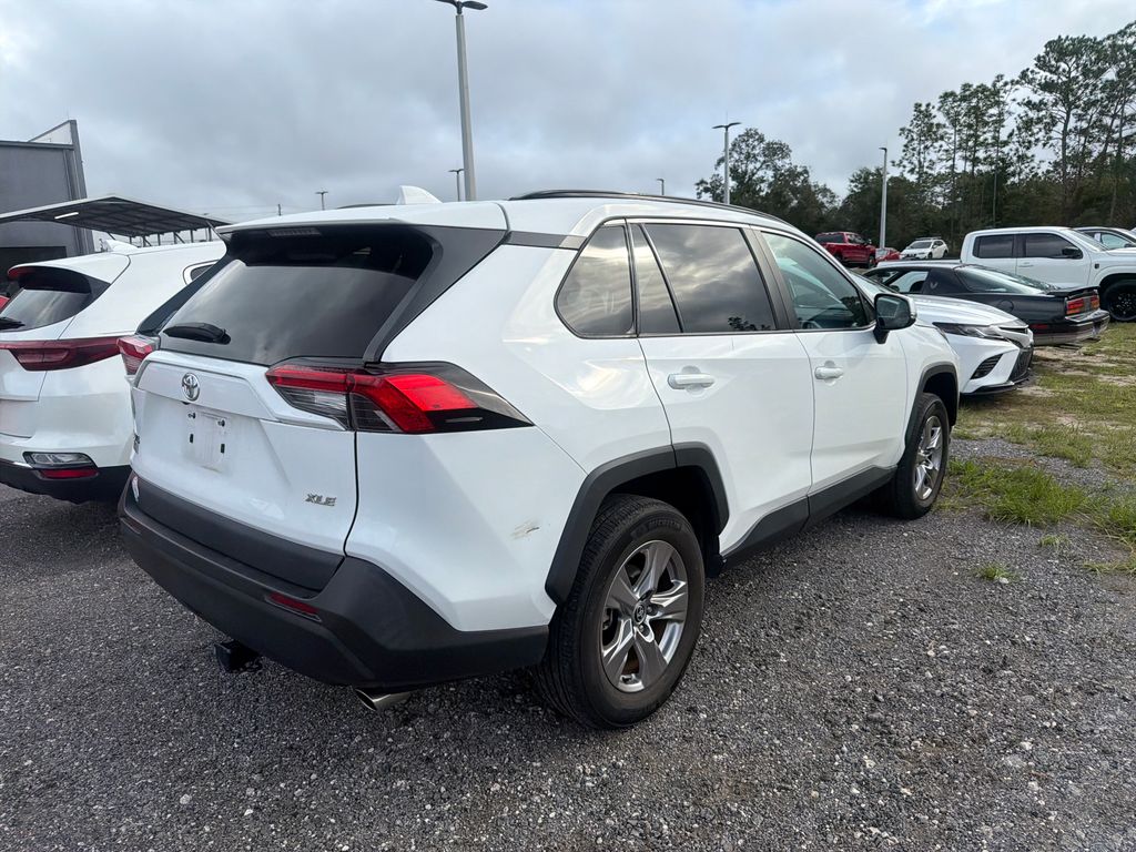 2023 Toyota RAV4 XLE photo 3