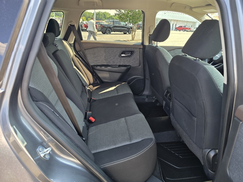 2023 Nissan Rogue SV photo 12