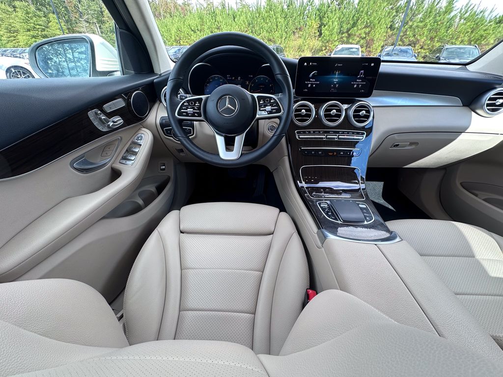 2022 Mercedes Benz GLC 300 photo 2