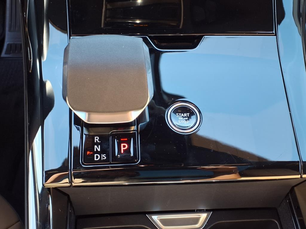 2025 Land Rover Range Rover Sport SE photo 12