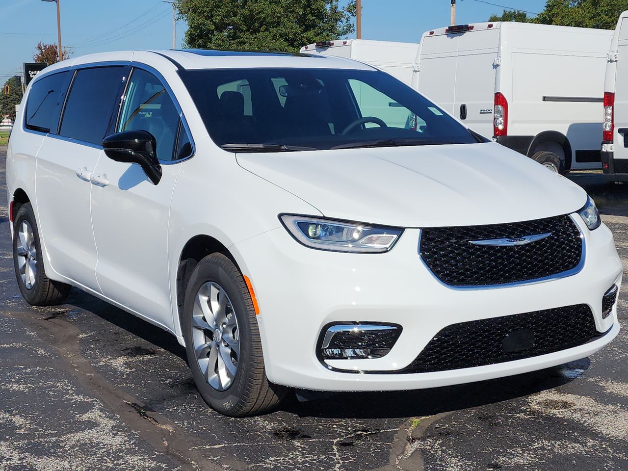 2026 Chrysler Pacifica Select's photo