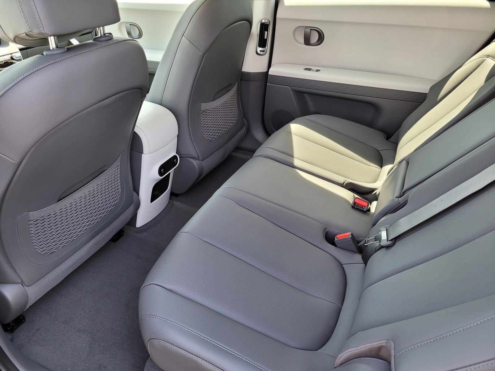 New 2025 Atlas White Matte Hyundai SEL image 6