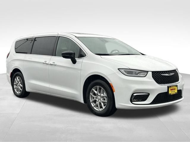 2026 Chrysler Pacifica Select's photo