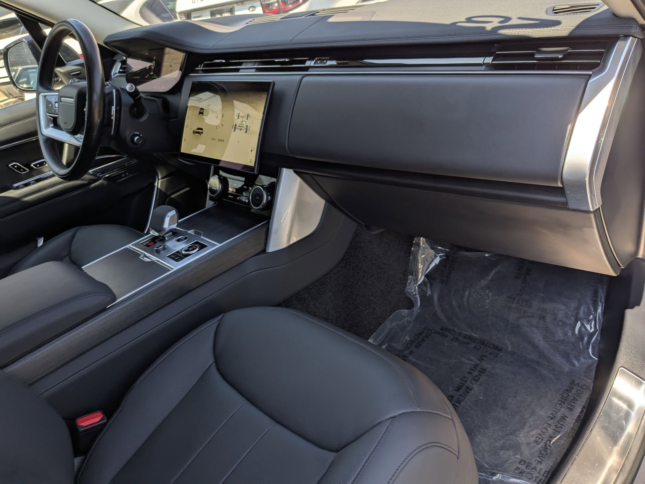 2023 Land Rover Range Rover SE photo 24