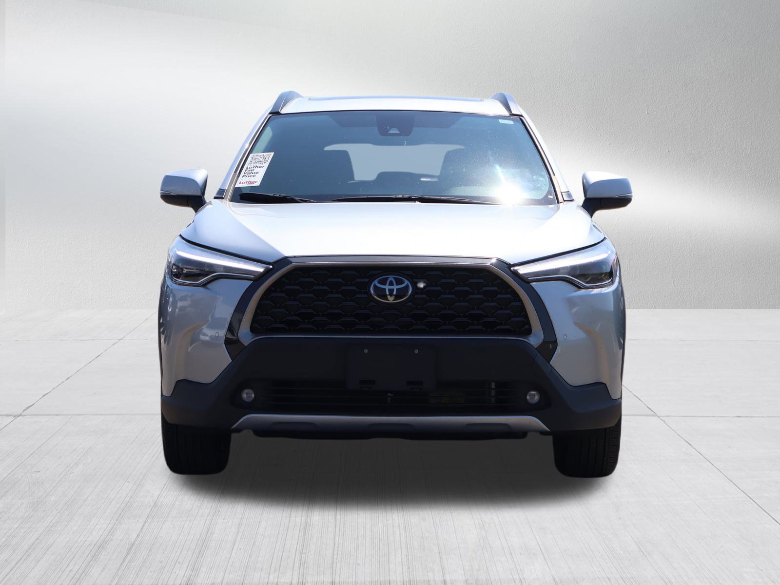 Used 2022 Toyota Corolla Cross XLE with VIN 7MUDAABG7NV033120 for sale in Kansas City